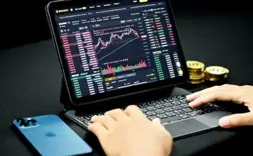 La crypto Tron : tout ce que vous devez savoir à son sujet ! person using black and gray laptop computer